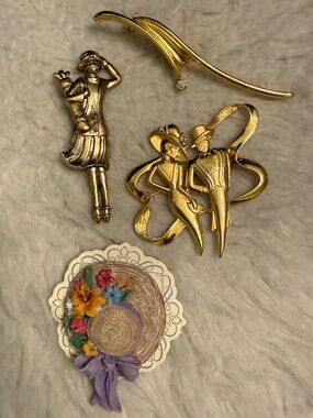 4 Piece Vintage Gold Figural Brooches & Floral Hat Pin Lot